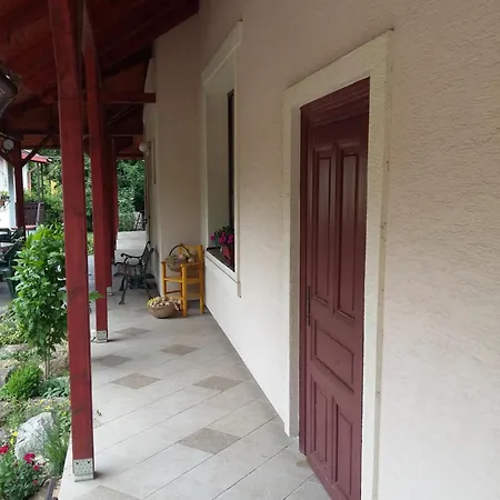 斯卡尔纳玫瑰旅馆 - 科维罗萨酒店 招待所 Gemerská Horka